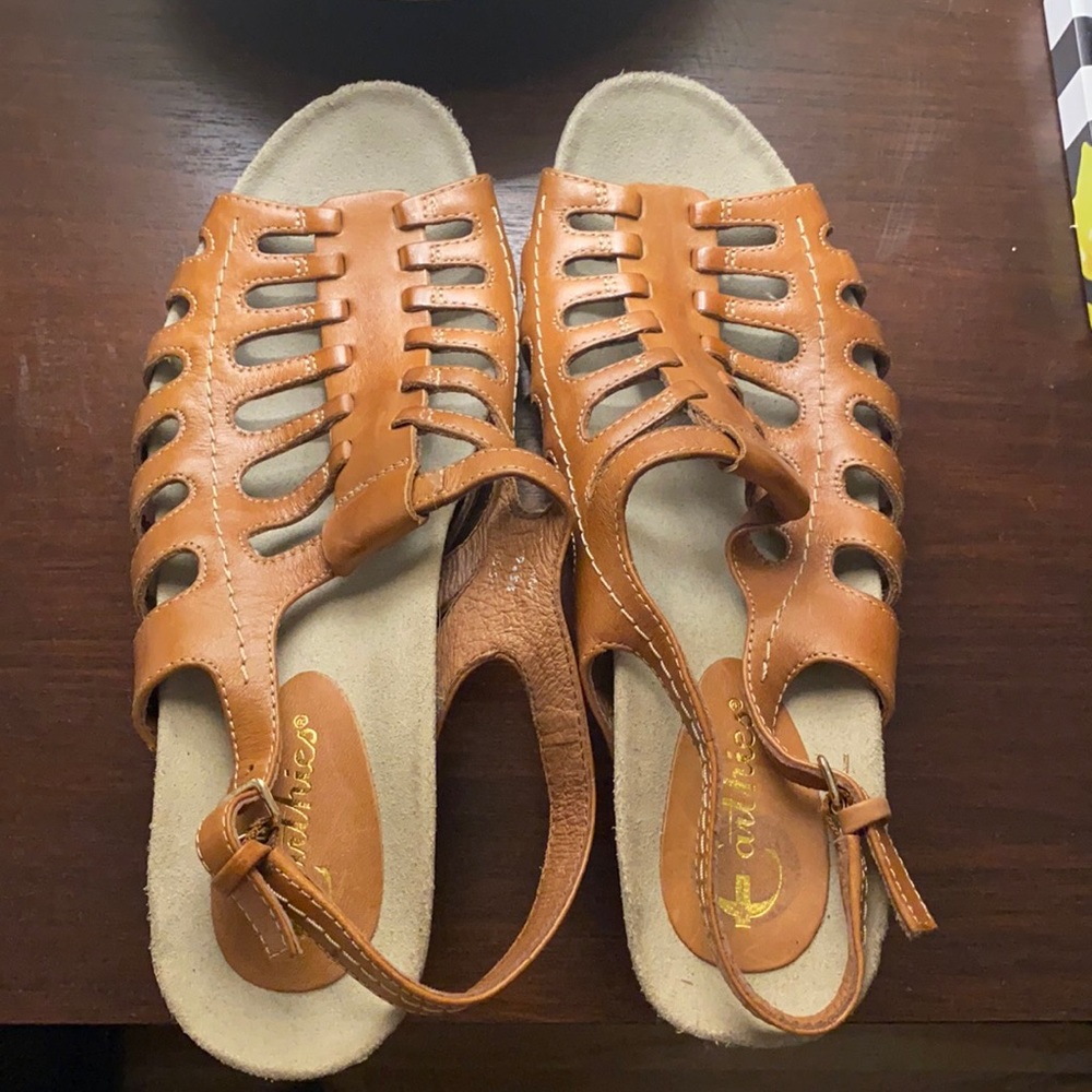 Earthier’s sandals new , no tags